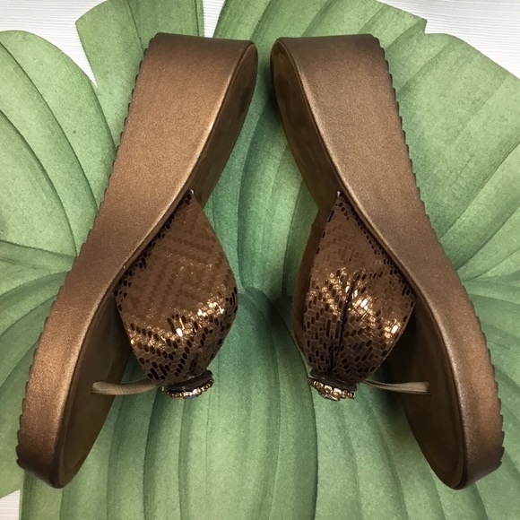 Bronze Thongs with Bling. Italian Shoemakers - Picture 6 of 8